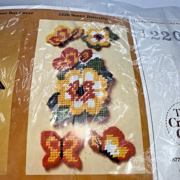 Vintage The Creative Circle Stitchery KIT  #1220, 1226 USA Butterflies & Cottage - Picture 4 of 14